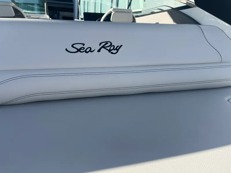 Slide: The Image of Sea Ray SLX 260 Outboard 2026 - 13