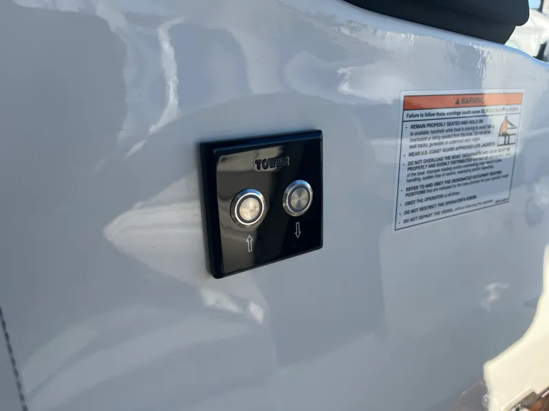 Slide: The Image of Sea Ray SLX 260 Outboard 2026 - 16