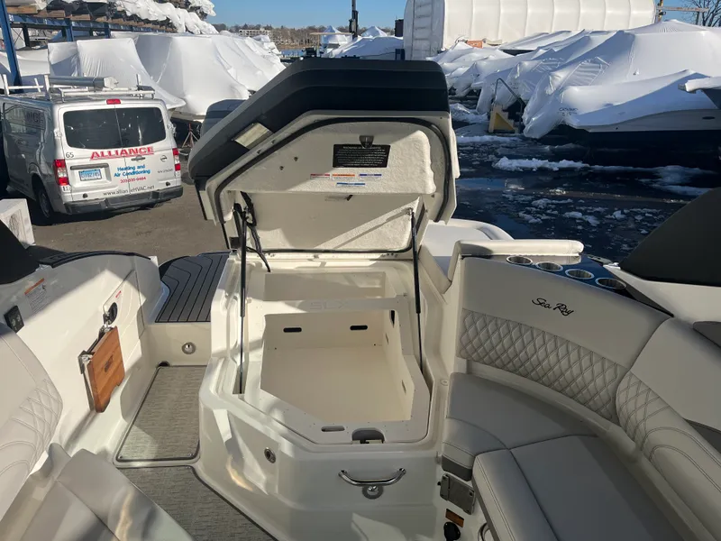 Slide: The Image of Sea Ray SLX 260 Outboard 2026 - 20