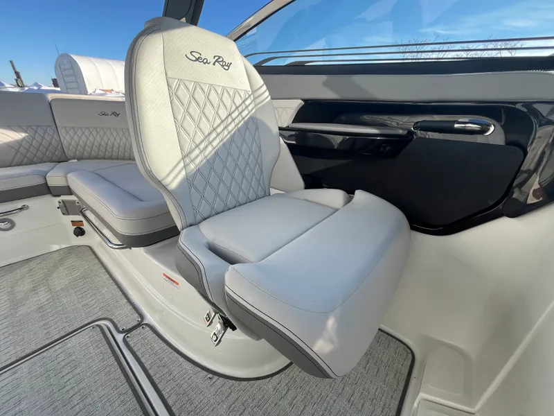 Slide: The Image of Sea Ray SLX 260 Outboard 2026 - 27