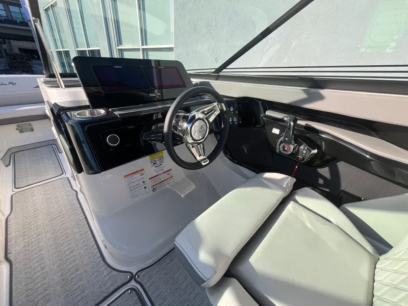 Slide: The Image of Sea Ray SLX 260 Outboard 2026 - 30