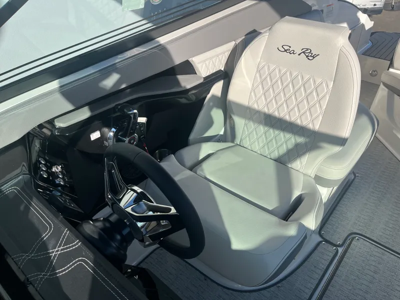 Slide: The Image of Sea Ray SLX 260 Outboard 2026 - 31