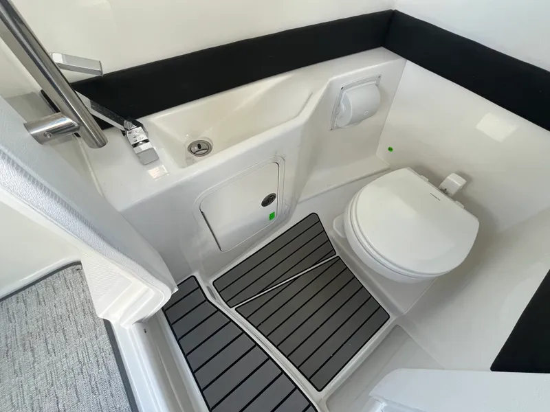 Slide: The Image of Sea Ray SLX 260 Outboard 2026 - 37