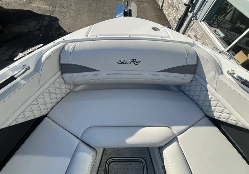 Slide: The Image of Sea Ray SLX 260 Outboard 2026 - 41