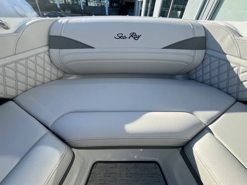 Slide: The Image of Sea Ray SLX 260 Outboard 2026 - 42
