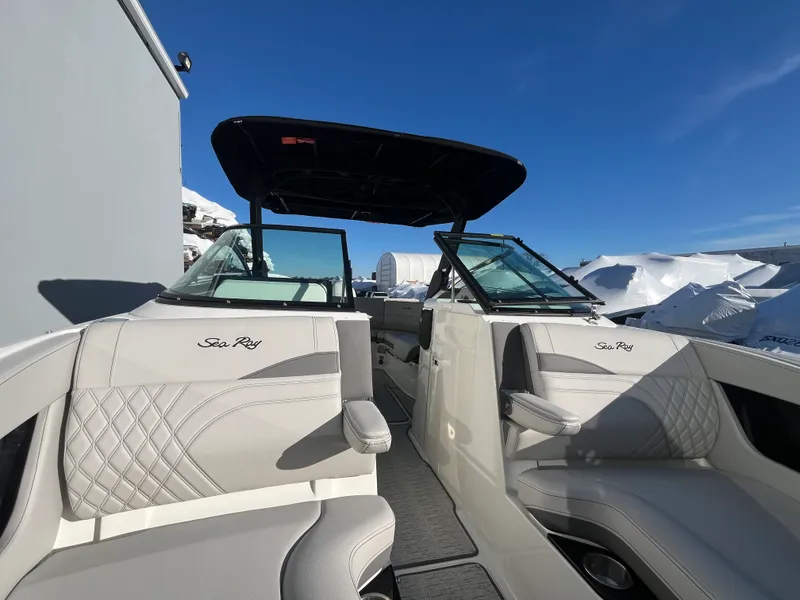 Slide: The Image of Sea Ray SLX 260 Outboard 2026 - 44