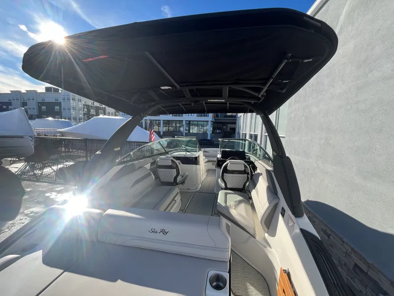 Slide: The Image of Sea Ray SLX 260 Outboard 2026 - 45