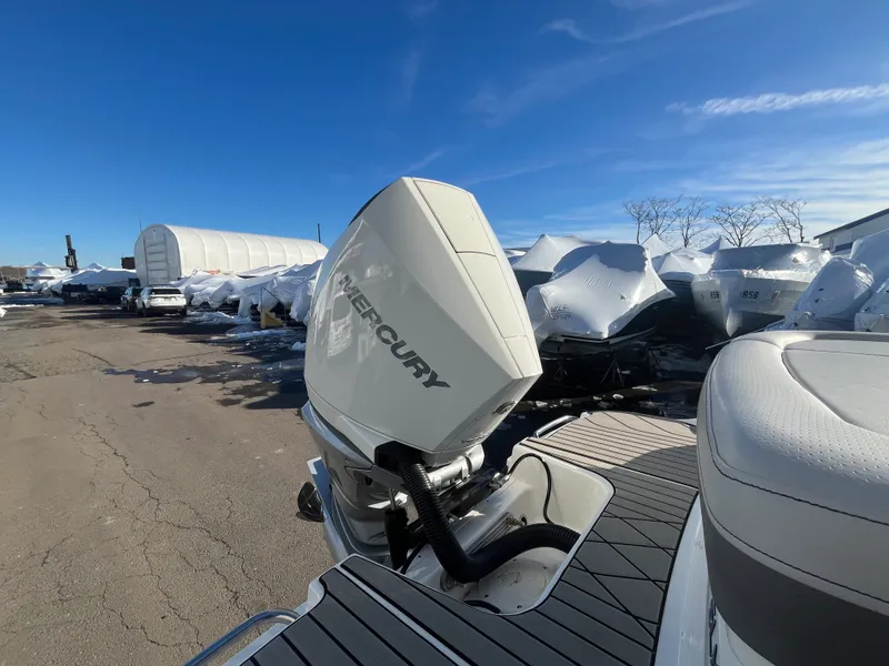 Slide: The Image of Sea Ray SLX 260 Outboard 2026 - 5