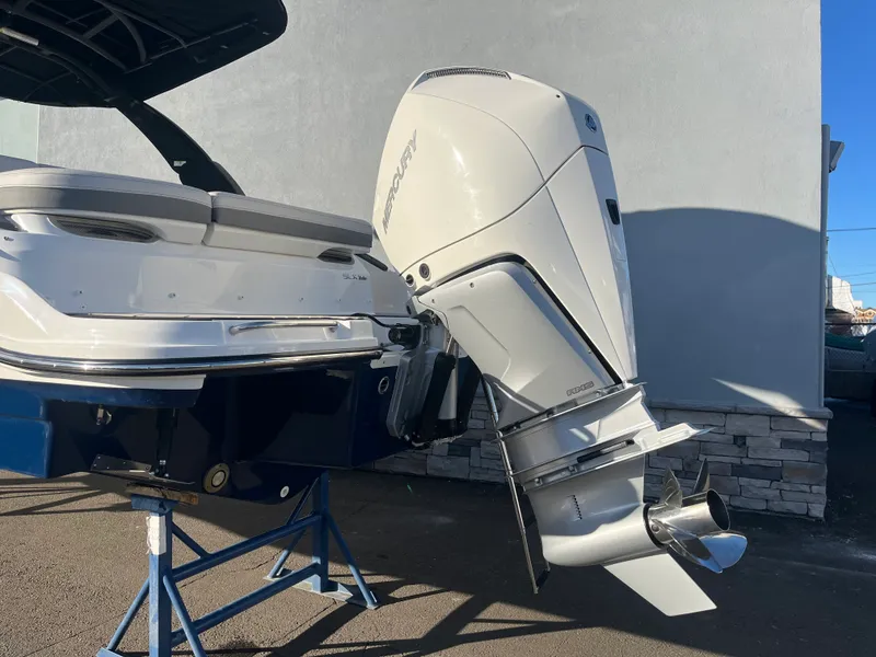 Slide: The Image of Sea Ray SLX 260 Outboard 2026 - 6