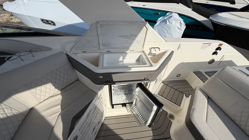 Slide: The Image of Sea Ray SLX 310 Outboard 2026 - 14