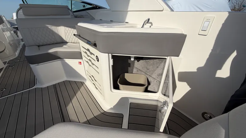 Slide: The Image of Sea Ray SLX 310 Outboard 2026 - 15