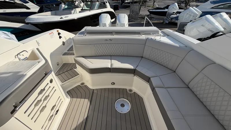Slide: The Image of Sea Ray SLX 310 Outboard 2026 - 16