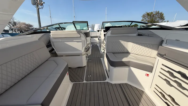 Slide: The Image of Sea Ray SLX 310 Outboard 2026 - 18
