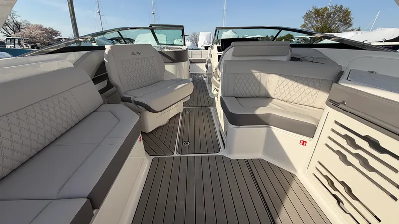Slide: The Image of Sea Ray SLX 310 Outboard 2026 - 19