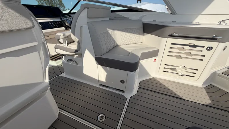 Slide: The Image of Sea Ray SLX 310 Outboard 2026 - 20
