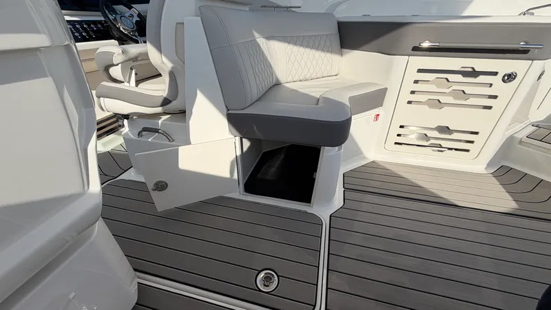 Slide: The Image of Sea Ray SLX 310 Outboard 2026 - 21