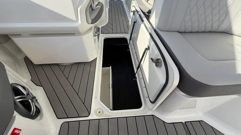 Slide: The Image of Sea Ray SLX 310 Outboard 2026 - 23