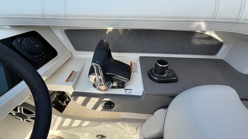 Slide: The Image of Sea Ray SLX 310 Outboard 2026 - 30
