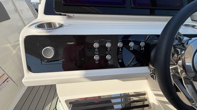 Slide: The Image of Sea Ray SLX 310 Outboard 2026 - 31