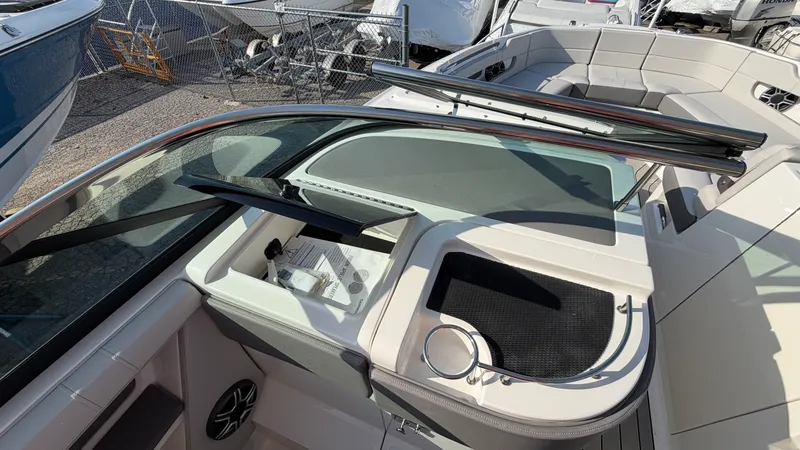 Slide: The Image of Sea Ray SLX 310 Outboard 2026 - 32