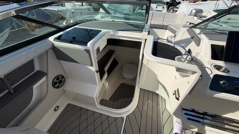 Slide: The Image of Sea Ray SLX 310 Outboard 2026 - 36