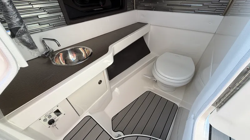 Slide: The Image of Sea Ray SLX 310 Outboard 2026 - 37