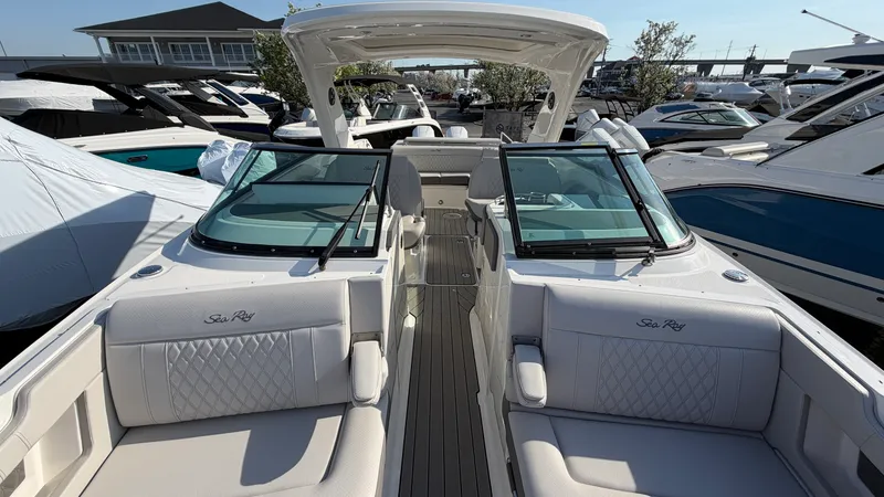 Slide: The Image of Sea Ray SLX 310 Outboard 2026 - 42