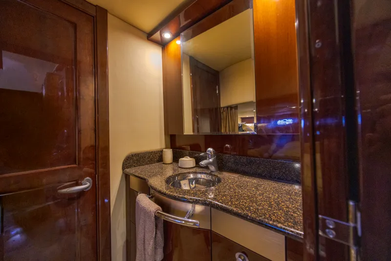 Slide: The Image of Sea Ray 48 Sundancer 2007 - 32