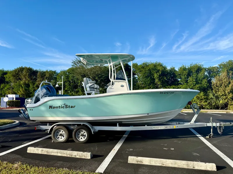 The Image of NauticStar 2102 LEGACY 2023 - 0