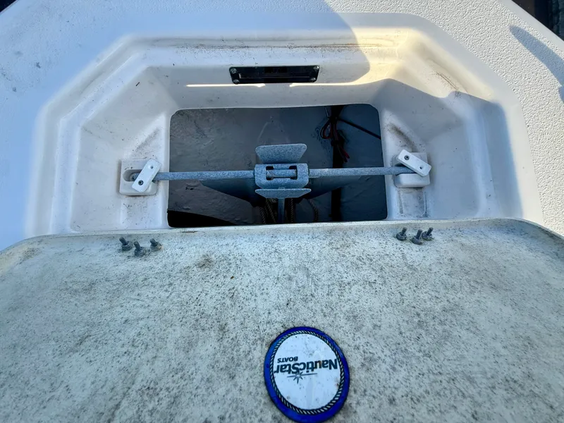 Slide: The Image of NauticStar 2102 LEGACY 2023 - 33