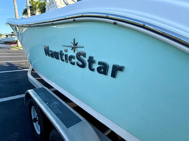Slide: The Image of NauticStar 2102 LEGACY 2023 - 9