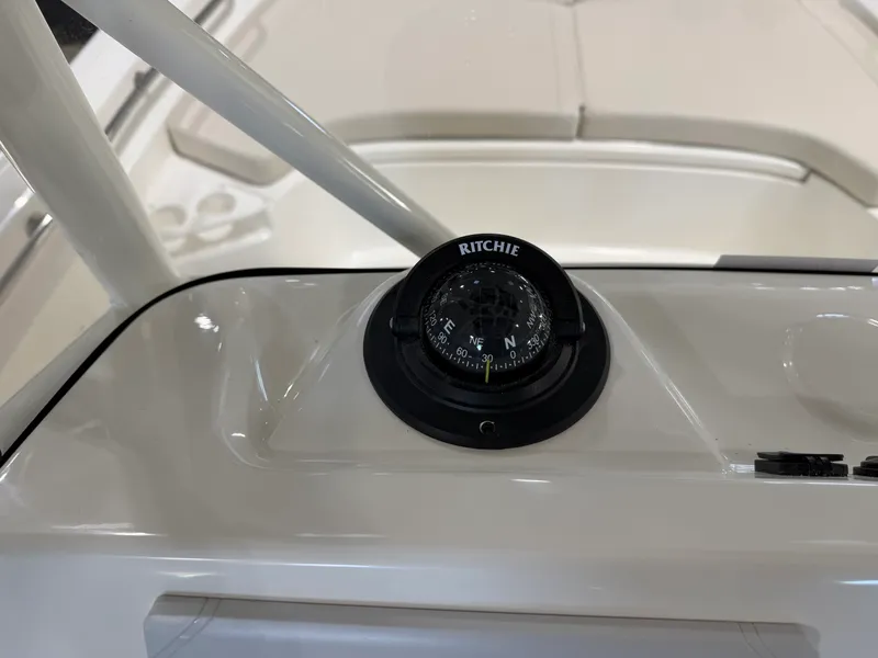 Slide: The Image of Boston Whaler 190 Montauk 2026 - 10