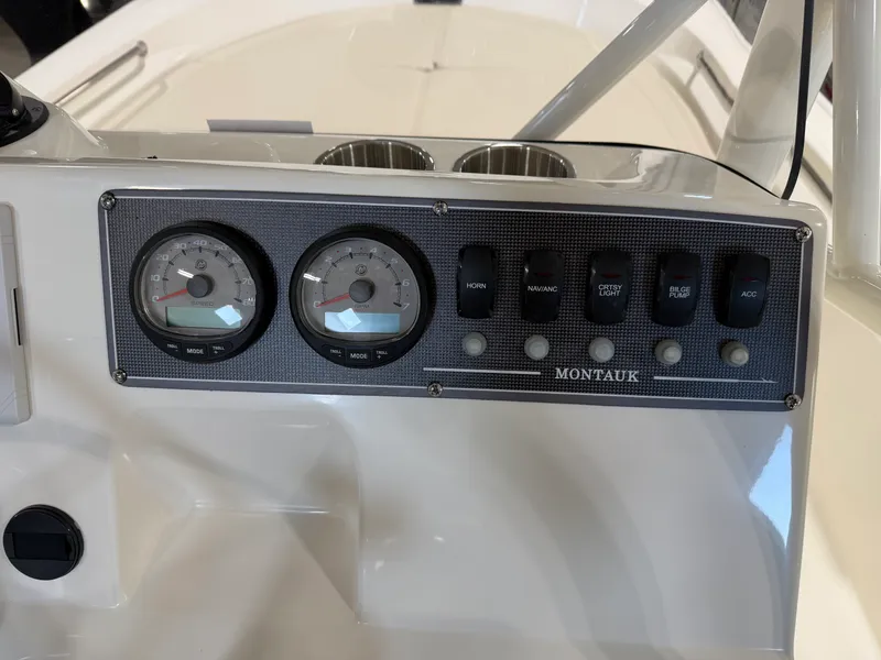 Slide: The Image of Boston Whaler 190 Montauk 2026 - 11