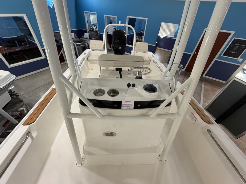 Slide: The Image of Boston Whaler 190 Montauk 2026 - 13