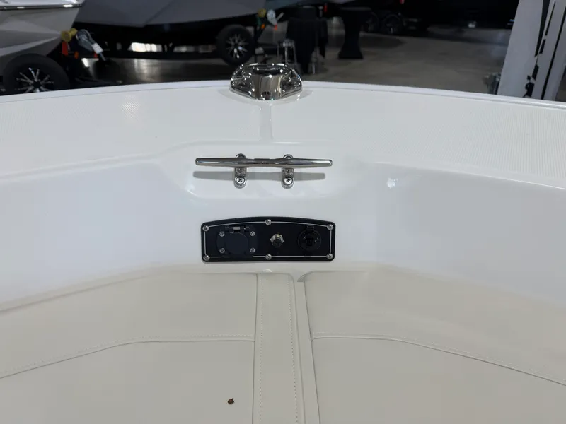 Slide: The Image of Boston Whaler 190 Montauk 2026 - 15