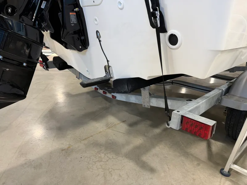 Slide: The Image of Boston Whaler 190 Montauk 2026 - 4