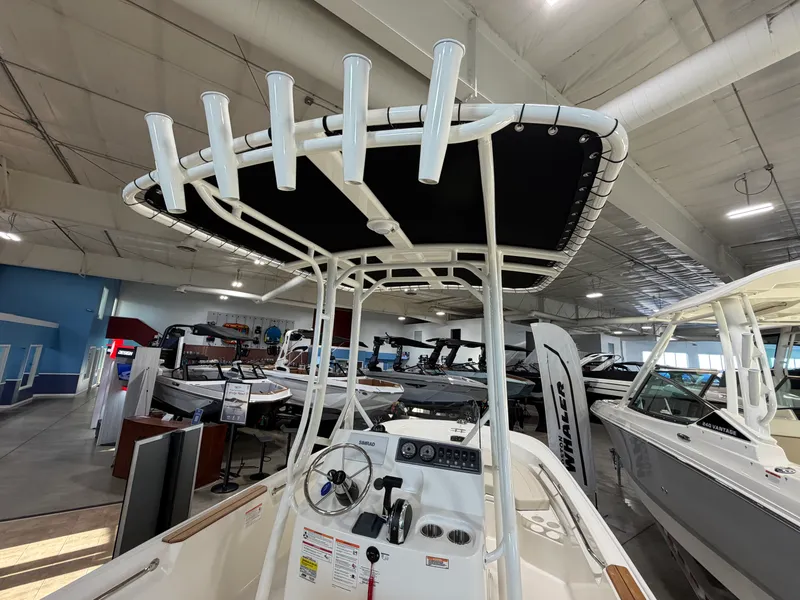 Slide: The Image of Boston Whaler 190 Montauk 2026 - 6