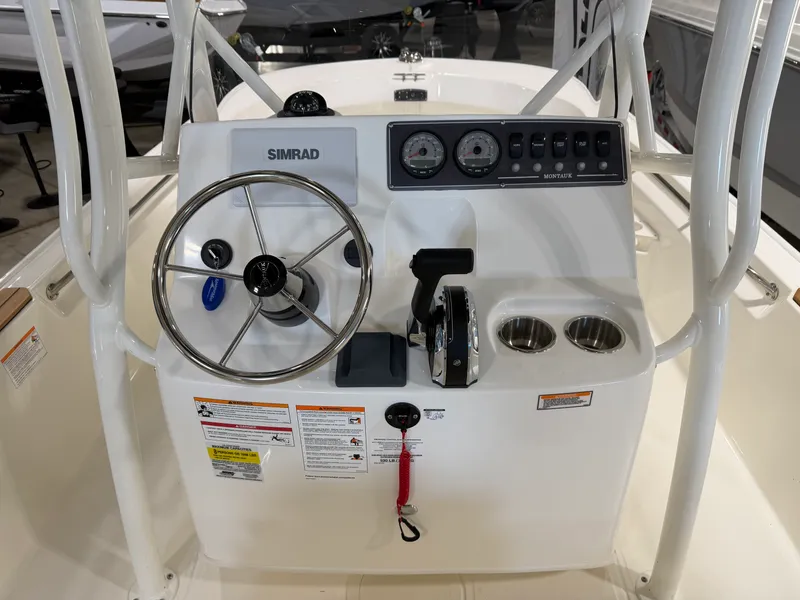 Slide: The Image of Boston Whaler 190 Montauk 2026 - 9