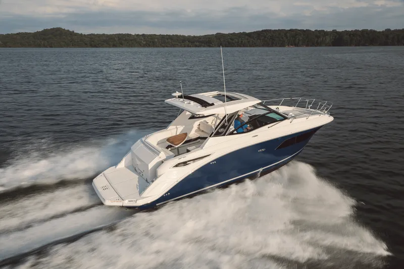Slide: The Image of Sea Ray Sundancer 320 2026 - 65