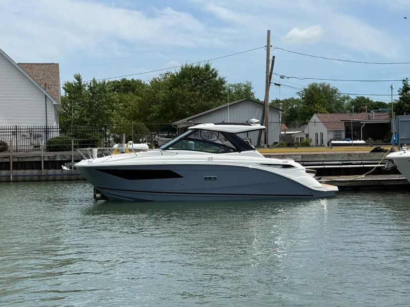 The Image of Sea Ray Sundancer 320 2026 - 0