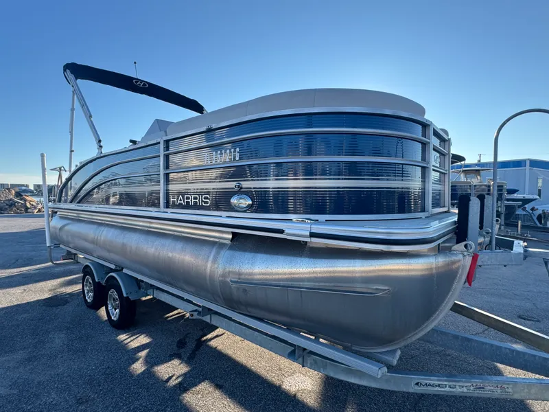 Slide: The Image of Harris 210 CRUISER 2022 - 1