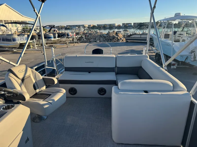 Slide: The Image of Harris 210 CRUISER 2022 - 12