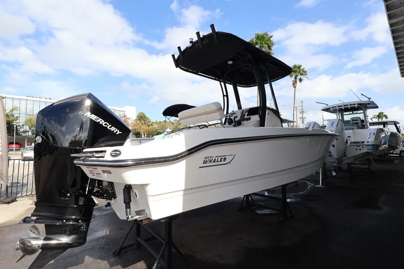 Slide: The Image of Boston Whaler 220 Dauntless 2026 - 2