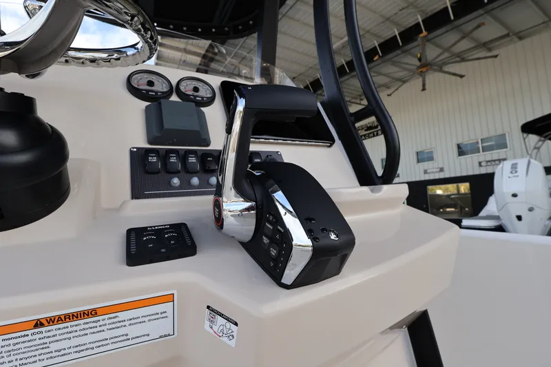 Slide: The Image of Boston Whaler 220 Dauntless 2026 - 13