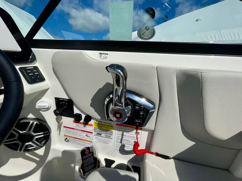 Slide: The Image of Sea Ray SDX 230 Outboard 2026 - 14