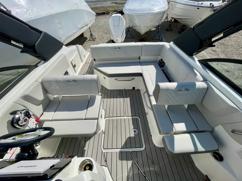Slide: The Image of Sea Ray SDX 230 Outboard 2026 - 18