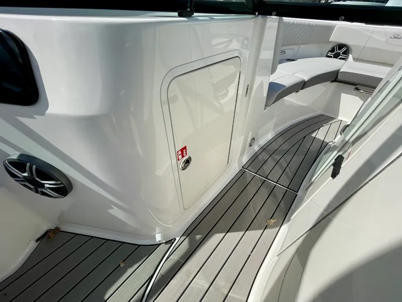 Slide: The Image of Sea Ray SDX 230 Outboard 2026 - 19