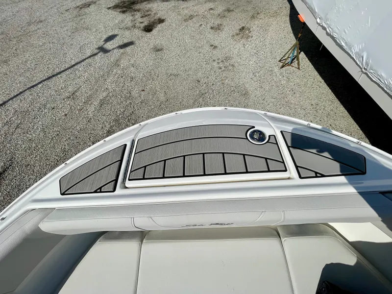 Slide: The Image of Sea Ray SDX 230 Outboard 2026 - 23