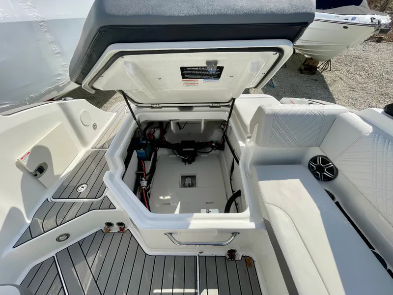Slide: The Image of Sea Ray SDX 230 Outboard 2026 - 7
