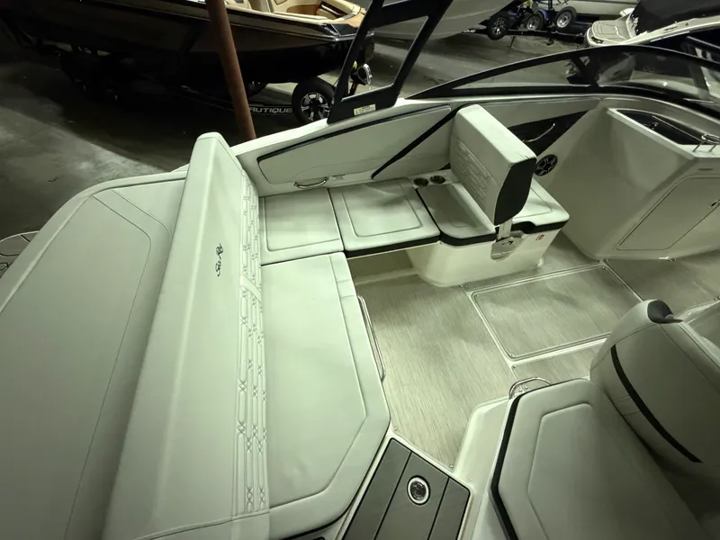 Slide: The Image of Sea Ray SPX 210 2026 - 13